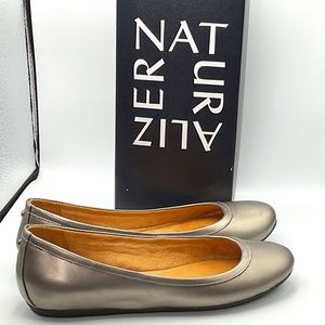 Naturalizer Women’s Leather Pewter Flat Shoes With Box
